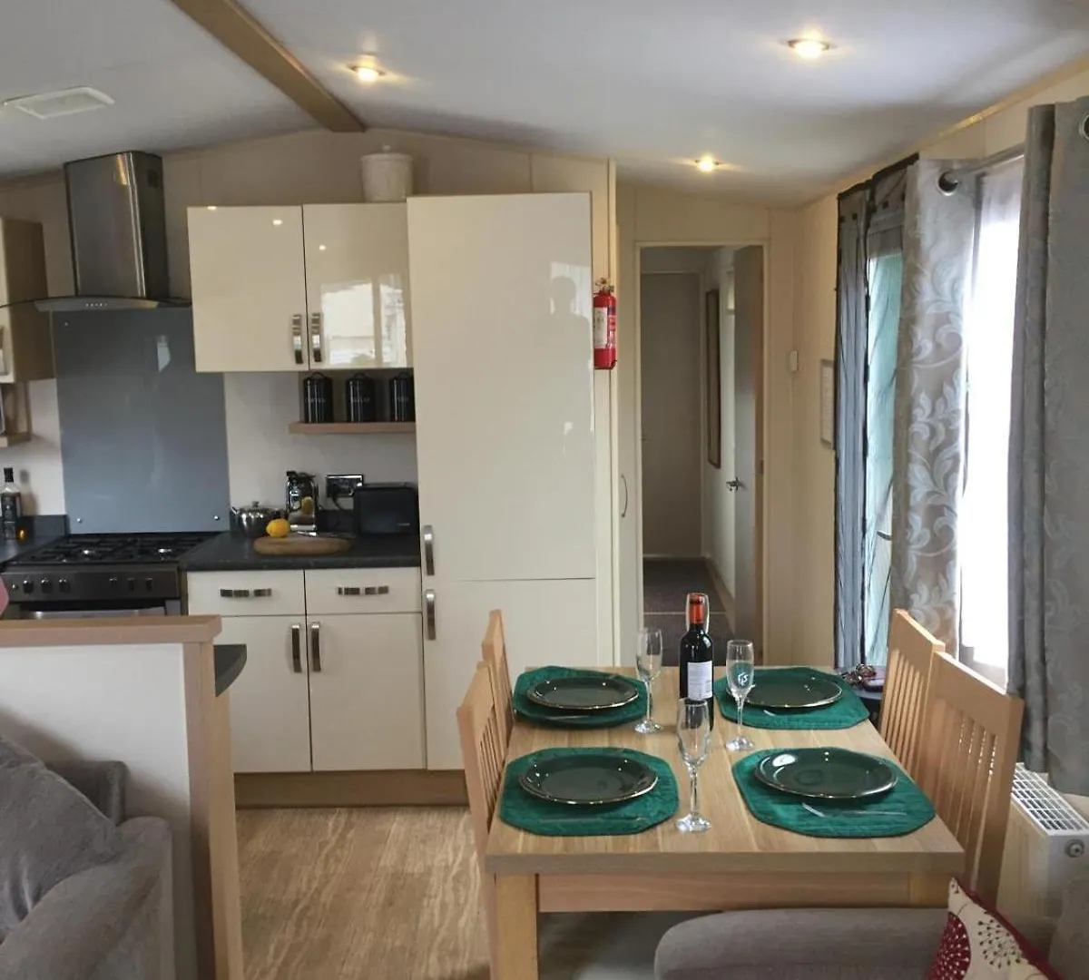 Jasmine 14 - A Peaceful & Spacious Caravan Hotel Bournemouth Holiday park